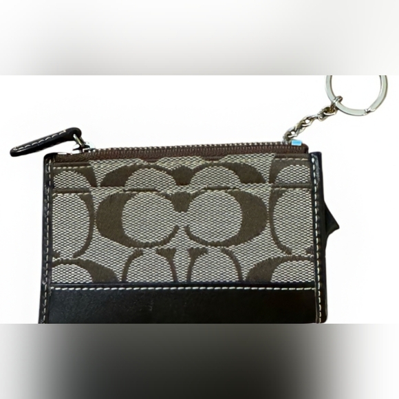 Coach wallet/coin purse with key chain and card holder - Picture 2 of 3